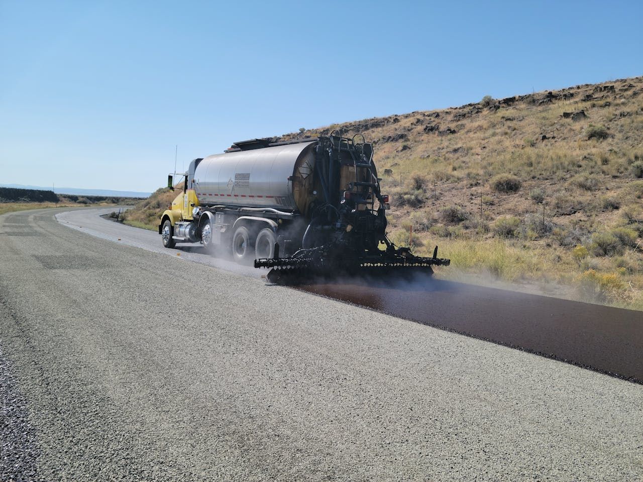 Asphalt paving service for driveways and parking lots